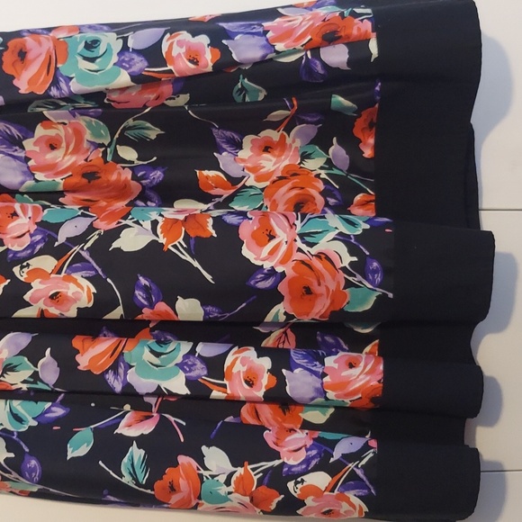 Express Design Studio Silk Floral A-Line Midi Skirt Sz 4 Black Red Purple Green - Picture 3 of 16